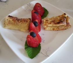 Blintzes serving suggestion: Photo Joan Ross